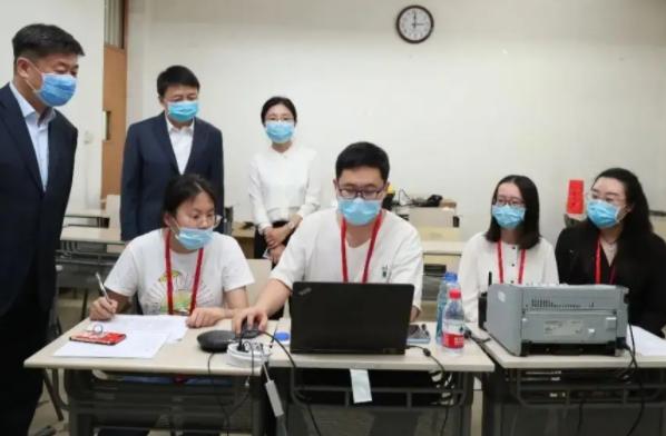 34岁研究生与父母天人永隔，不懂得拒绝的孩子，长大很容易吃亏