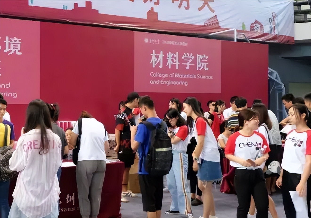 深圳大学通知书变化,深圳大学让每一个新生充满新生