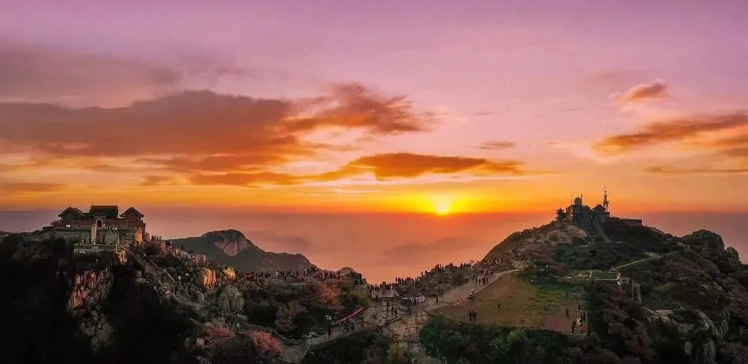 在泰山看黄河,在泰山既看日出又看日落