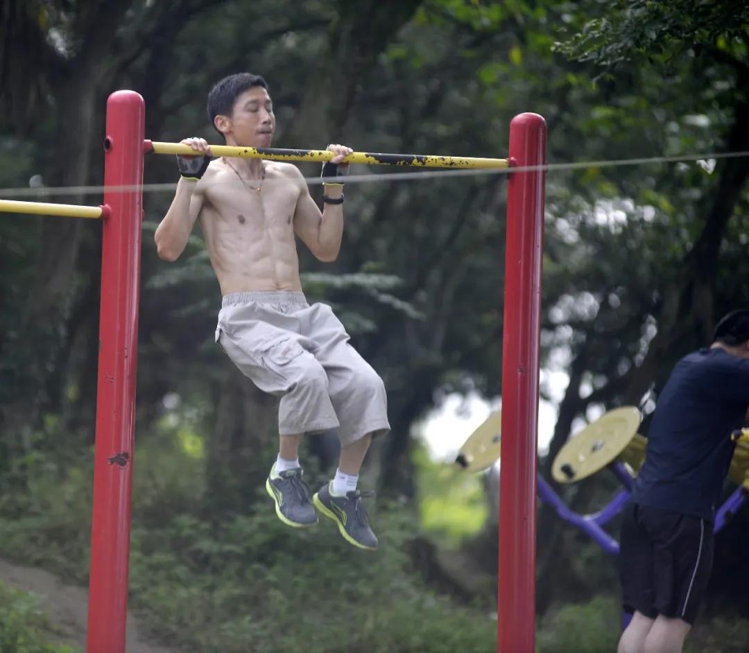 中年男人突然健身意味什么,中年男人突然健身意味出轨吗