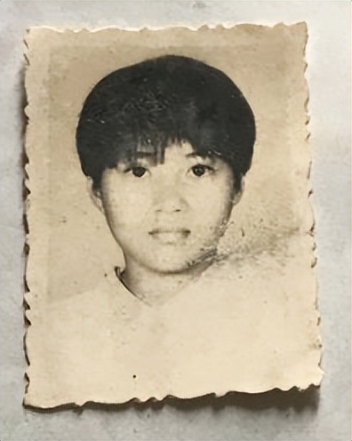 1991年黑白半寸照：都是漂亮美少女，纯朴自然很美丽