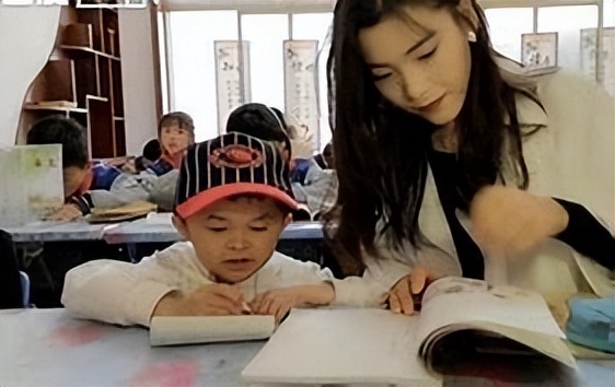 酷似马云的小男孩现状,长相酷似马云的小男孩现状