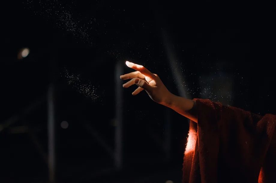 如何不用ps就让照片能眨眼睛,降低照片曝光ps