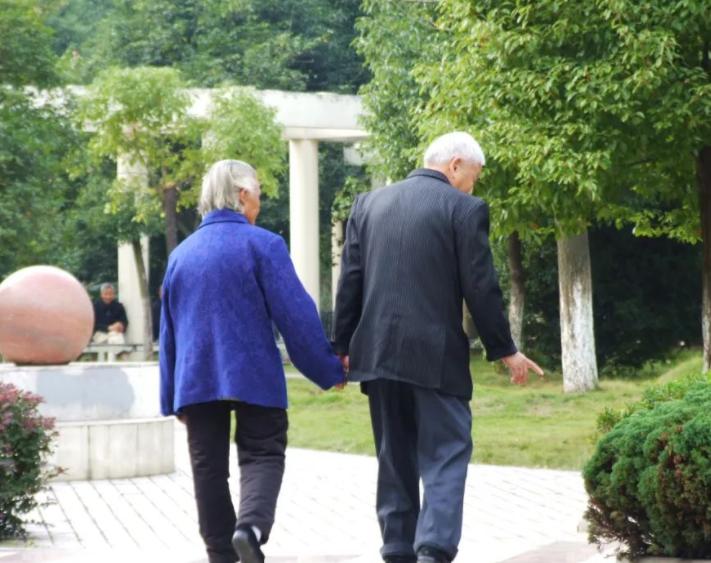 长期散步对身体好吗医生提醒,散步要持续多久才对身体有好处