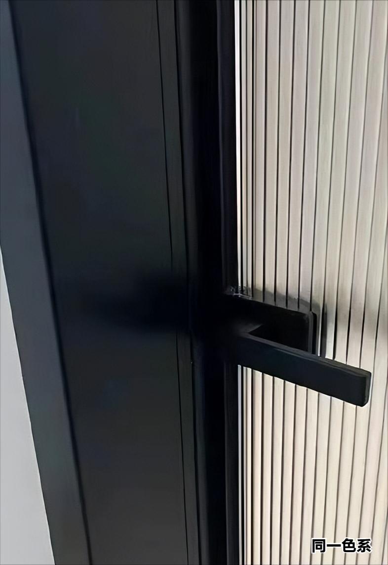 卫生间玻璃门怎么样才能彻底不透,卫生间玻璃门看不见里面吗