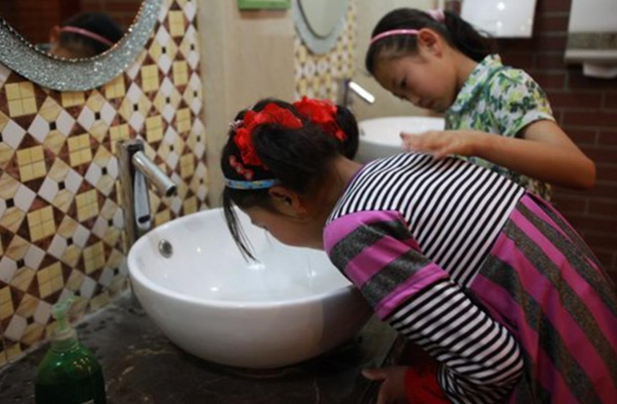 放开后发烧怎么办,小孩刚发烧需要去看医生吗