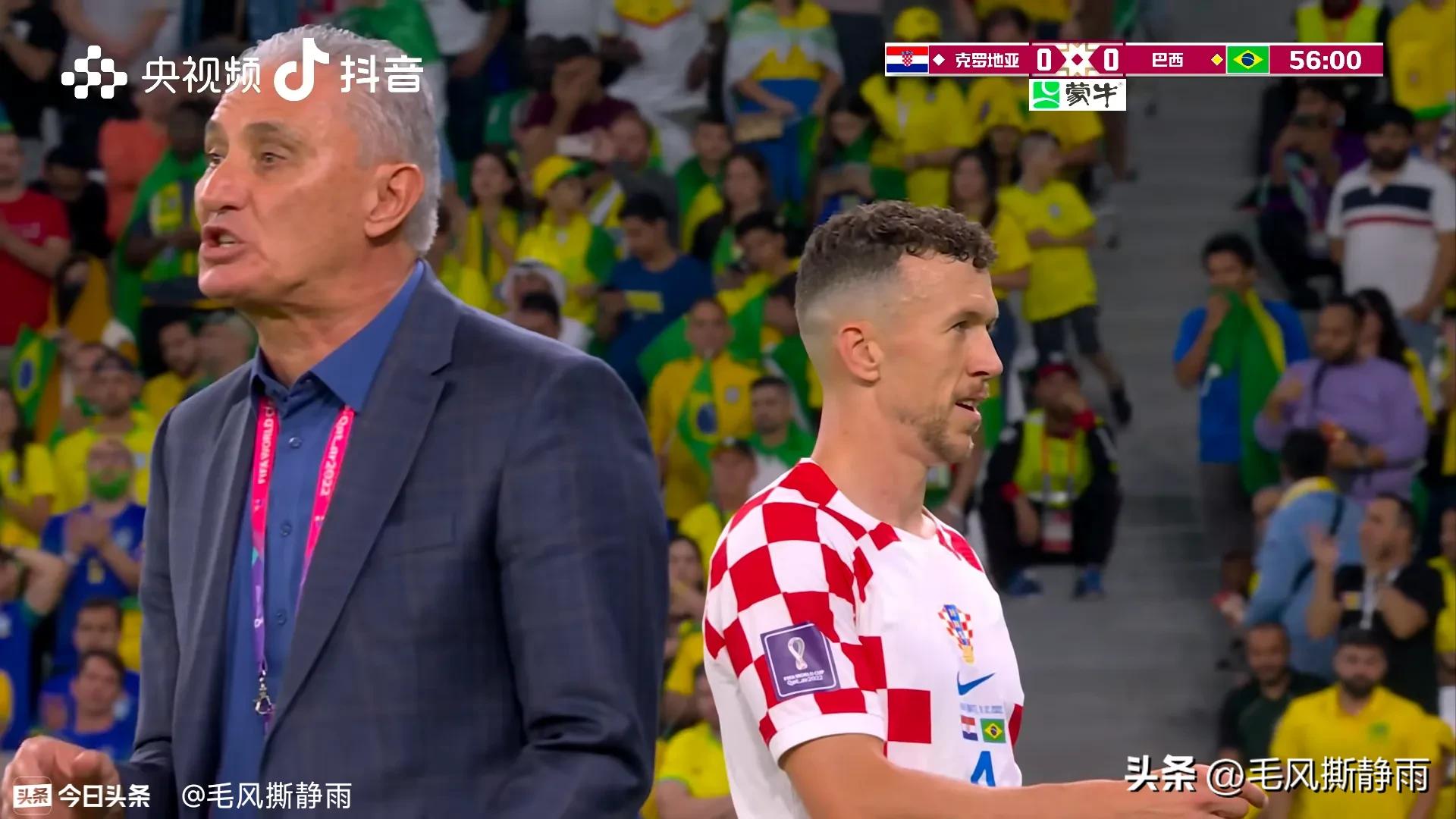 莫德里奇归队加持克罗地亚,莫德里奇和队友讨论克罗地亚