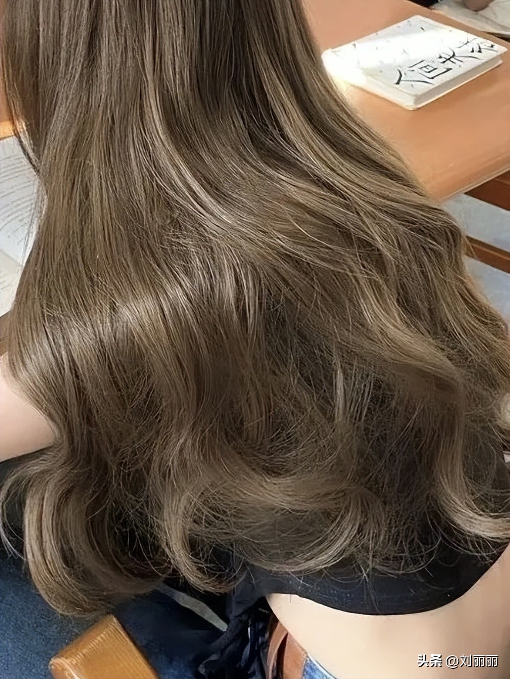 减龄高马尾头顶蓬松时尚发型扎法,40岁减龄发型短发时尚