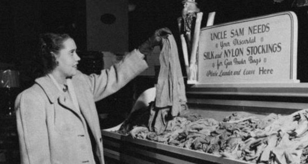 二战奇闻：美国女性脱下*袜丝**，为前线捐献尼龙