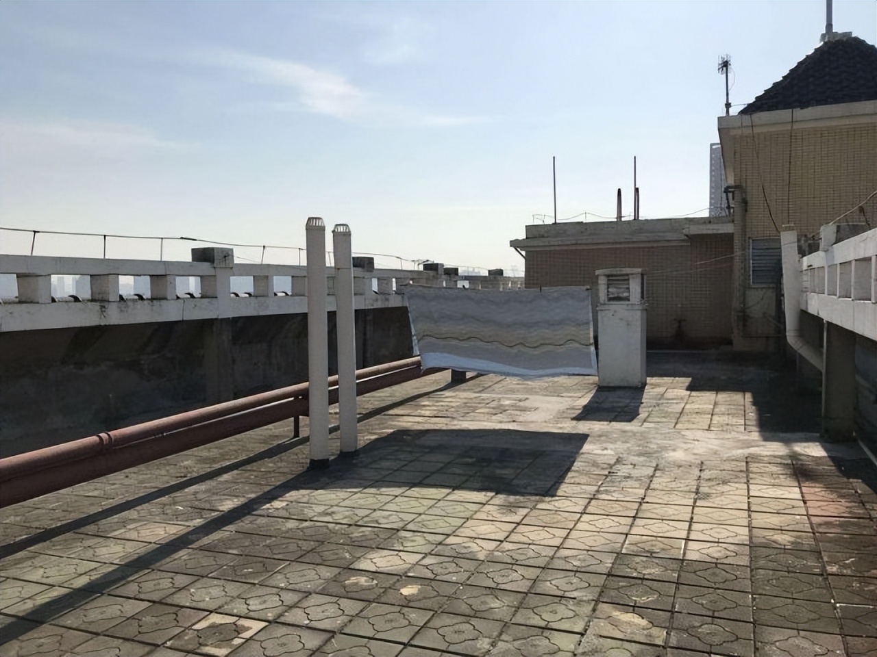 屋顶下水管道漏水怎么修补,专业修补屋顶卫生间外墙渗水漏水