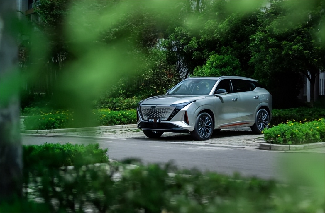 长安欧尚z6加满一箱油能跑多少,欧尚z6油箱已加满为什么显示没满