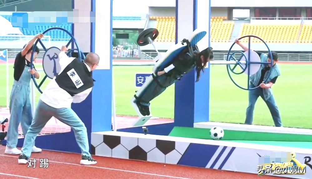 白鹿的笑点有多低,白鹿和蔡徐坤跑男