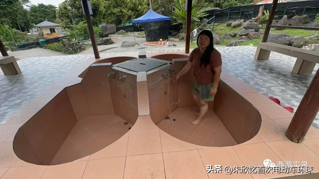 只带600就开车环绕地球一圈，还赚300万，回到亚洲又捡个华裔老婆