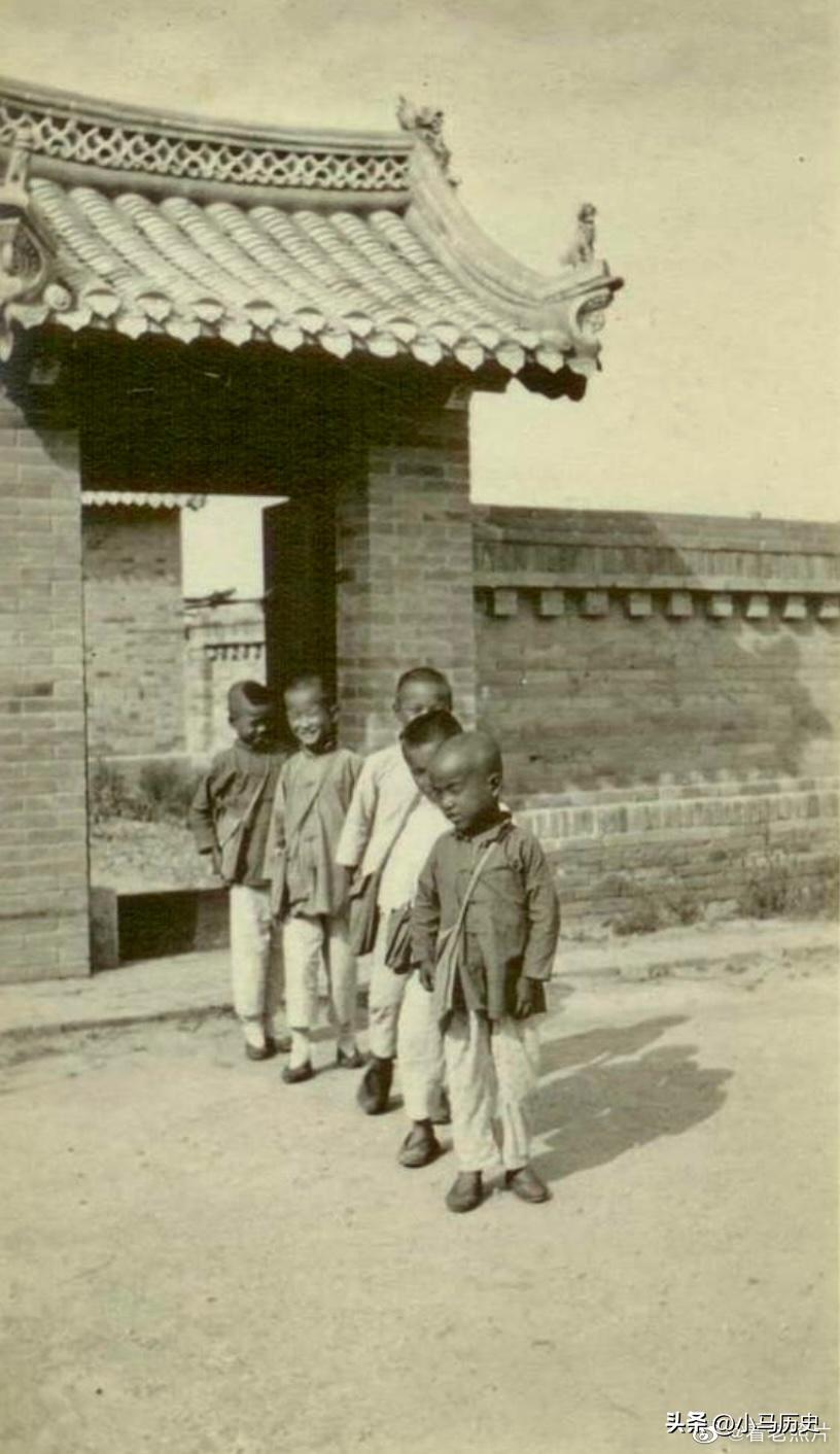 日军兽行：当着男人的面玷污了女儿，临走还残忍割下妻子乳房