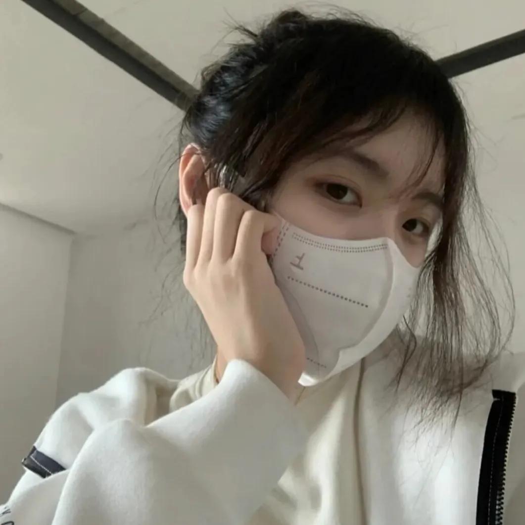 女头高级感真人戴口罩,口罩鲜花女头