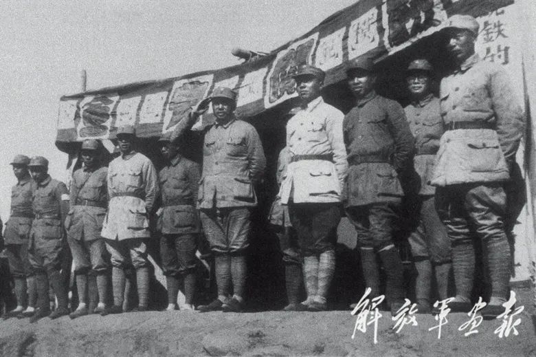 八路军、新四军的军服到底是灰色还是黄色？