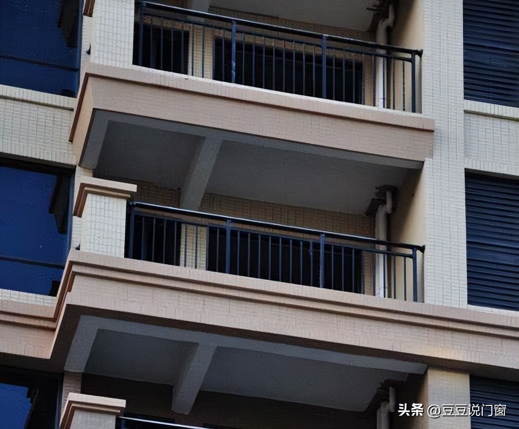 断桥铝窗户大玻璃好还是小玻璃好,断桥铝封阳台选什么玻璃最好