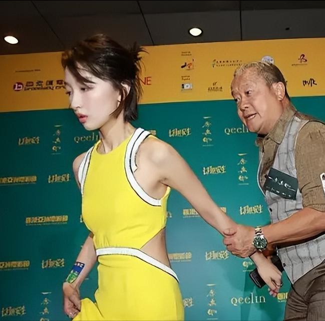 三金影后周冬雨黄晓明,三金影后被嫌弃