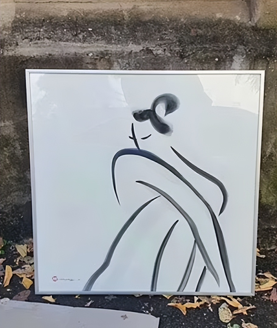 小哥为省钱在悉尼捡垃圾，年赚2万澳币，名包手机电脑随地捡？