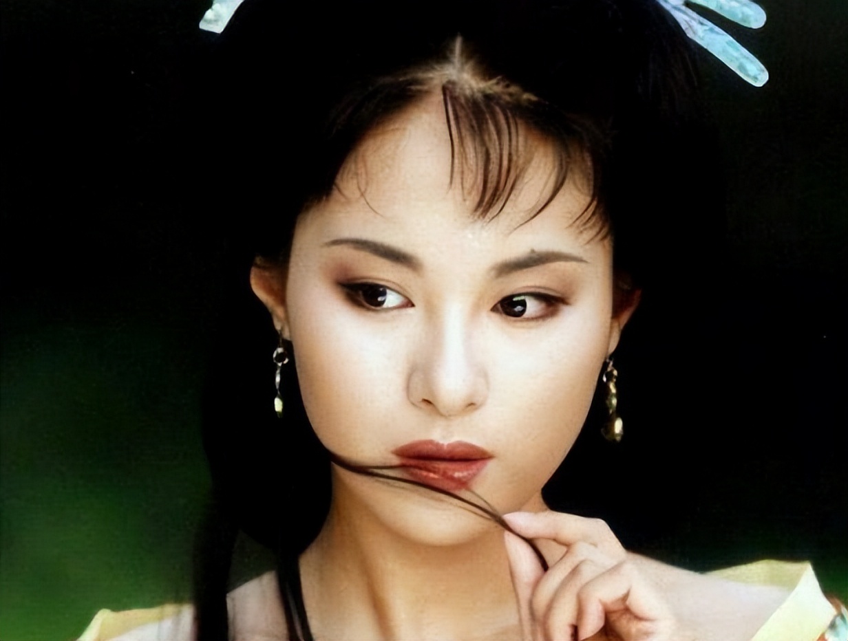 千娇百媚风情万种明星,有美人痣的6位女星