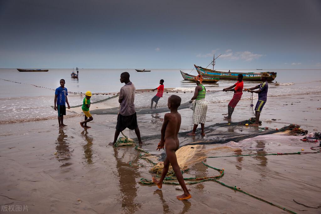 船到丹麦船员体会当地人的生活,去塞拉利昂
