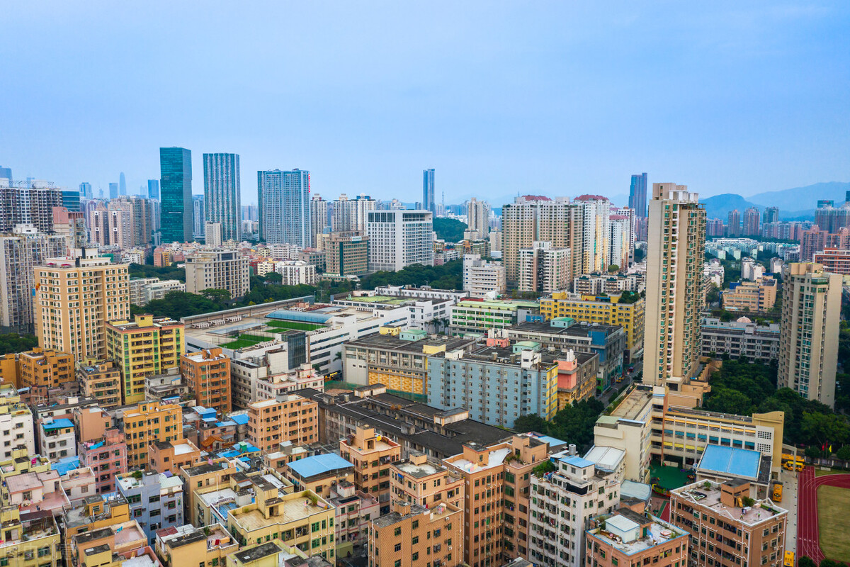 住着每月500元的出租屋,住着深圳一千多万的房子