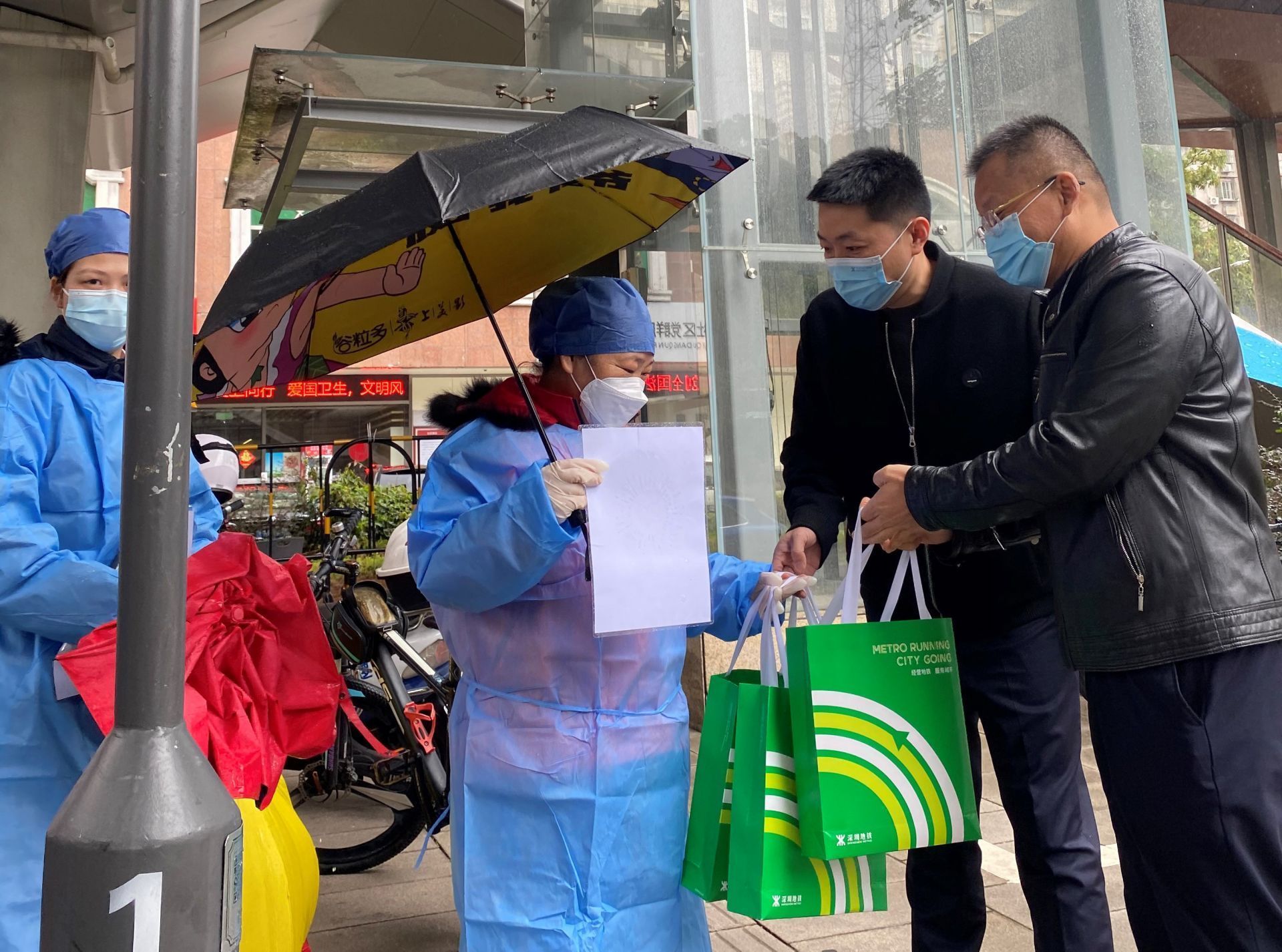 抗疫彰显了哪些中国精神,中国积极抗疫弘扬了什么精神