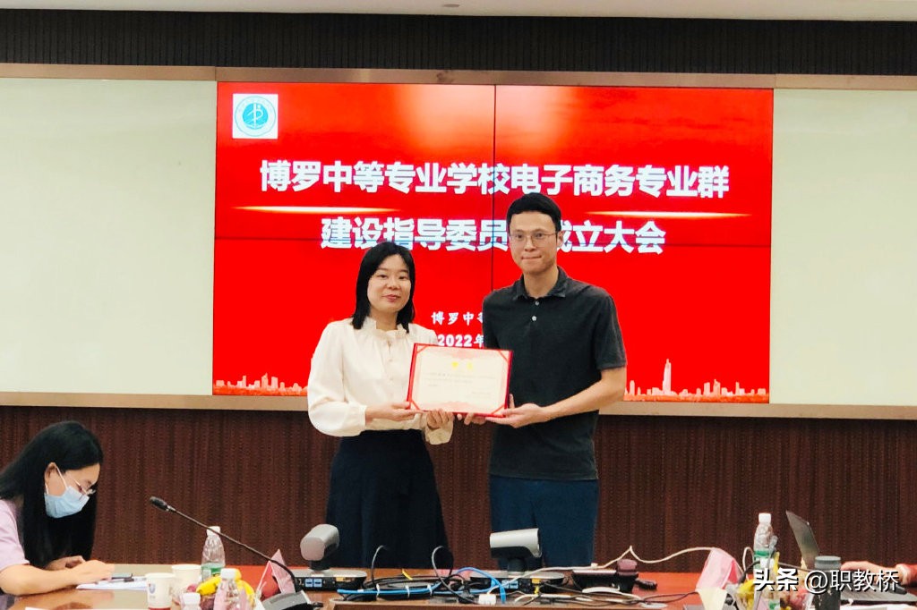 电子商务人才培养方案和课程标准,电子商务专业人才培养存在的问题