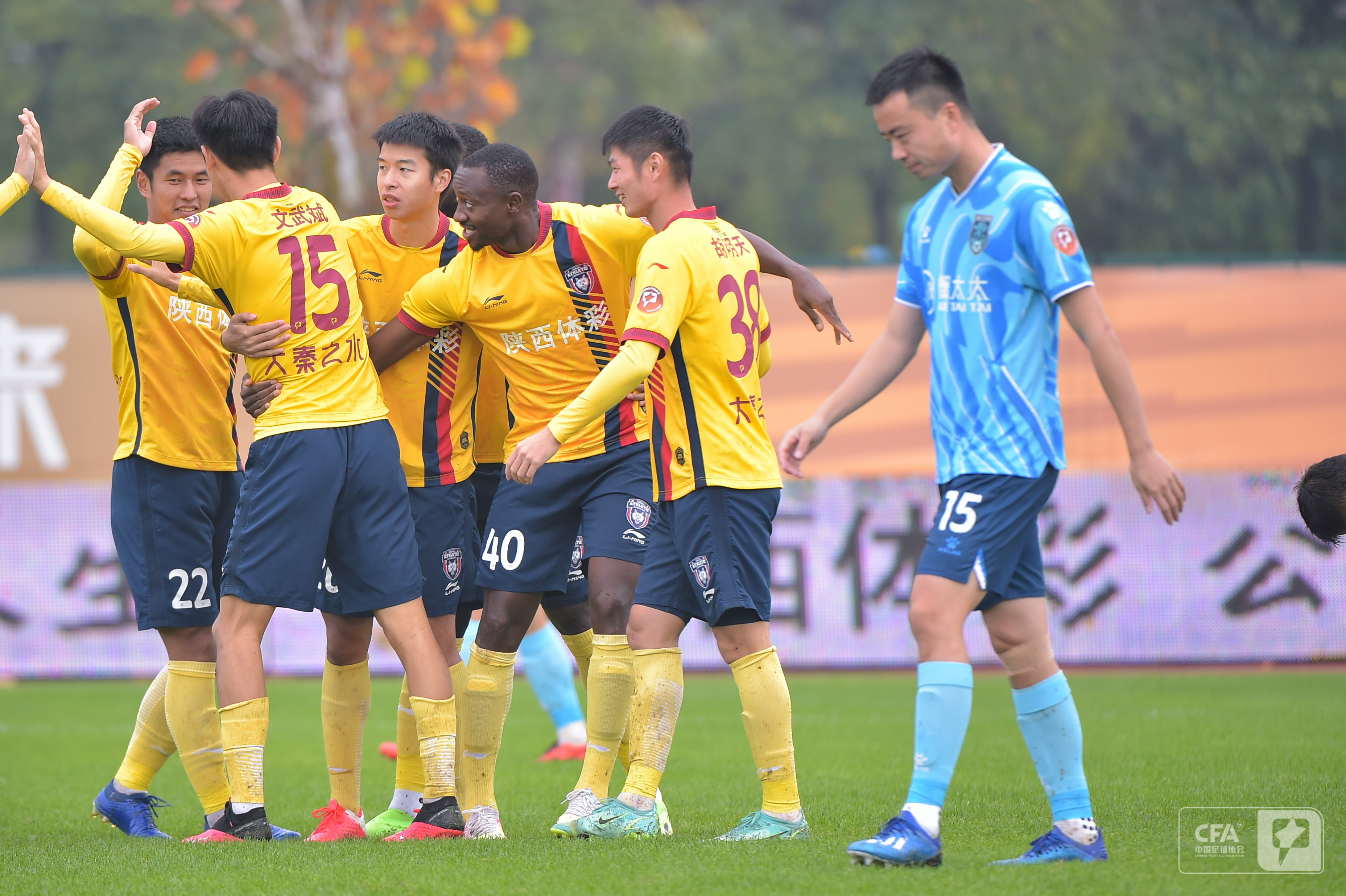 两狼对决,两狼相争剧情