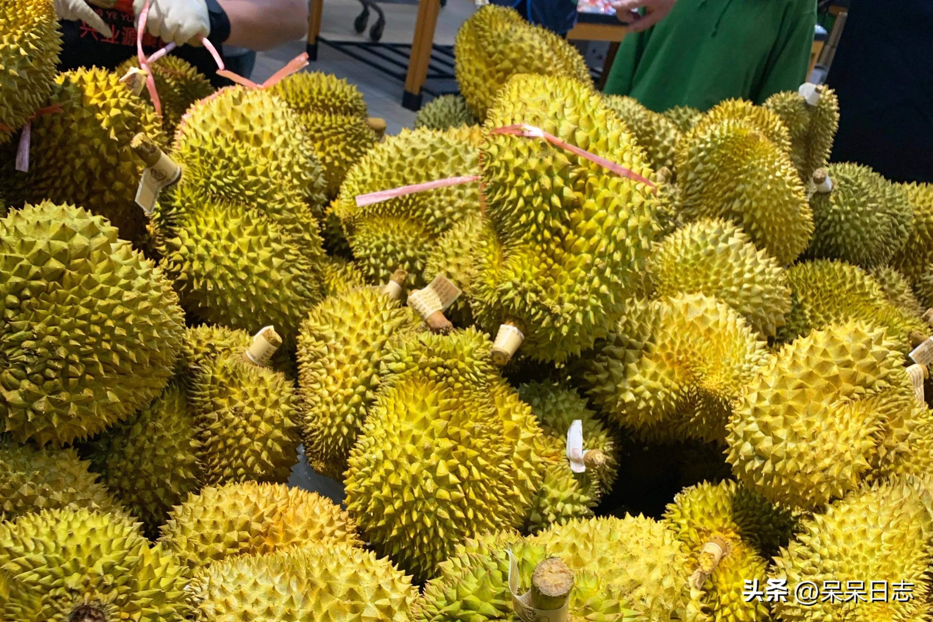 榴莲涨价背后的原因 (榴莲价格暴跌的经济原因)