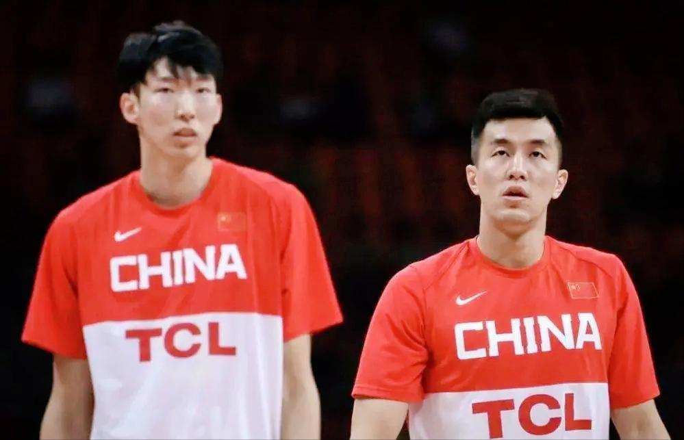 七大主力退出荷兰男足,中国男篮十二人名单方硕
