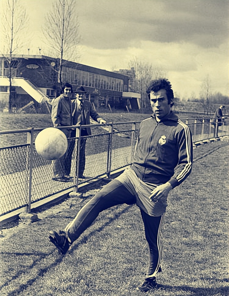 皇家马德里c罗领衔的最强阵容,本泽马当选欧洲足球先生谈c罗