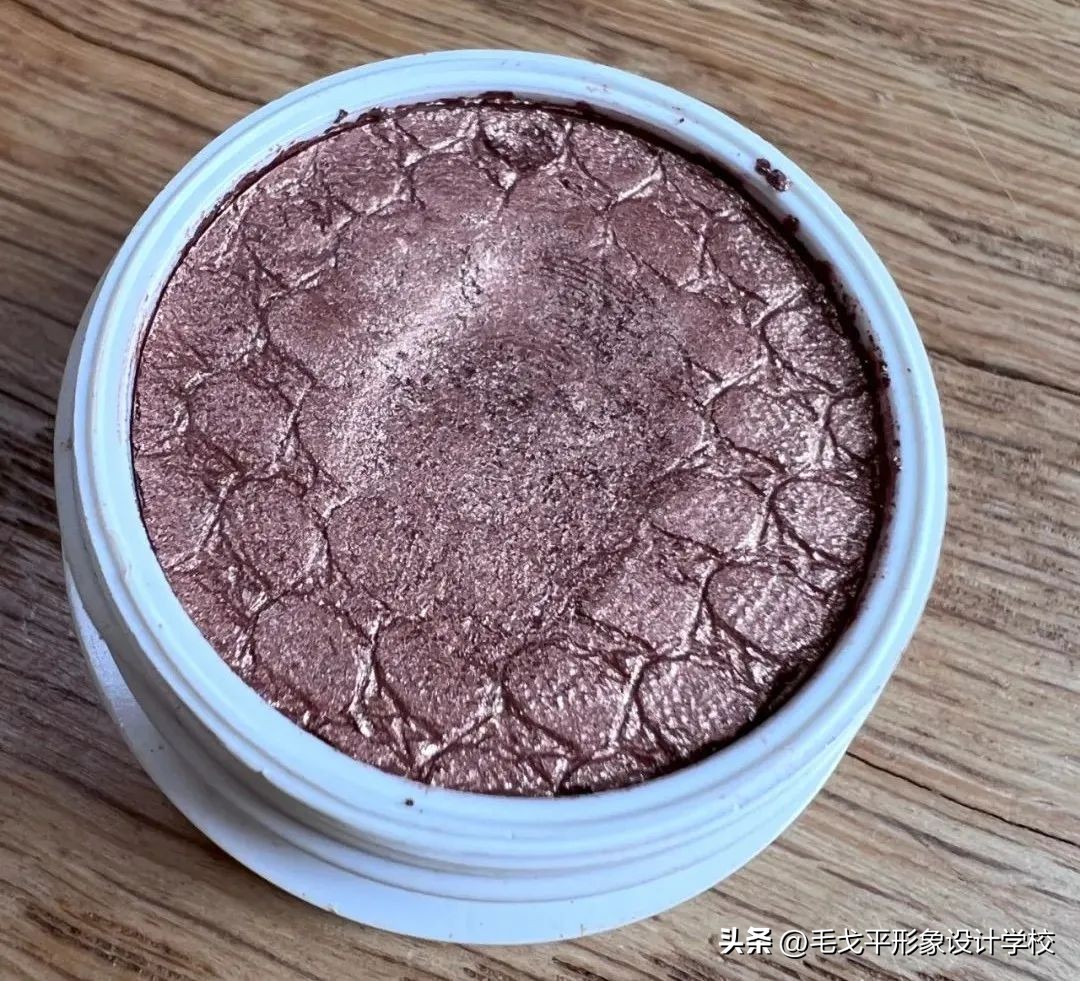 保姆级眼影使用方法,怎样用四色眼影盘画出高级眼妆