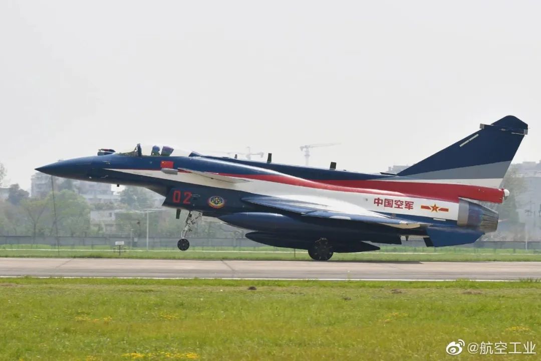 歼10战斗机改装视频,歼10大秀