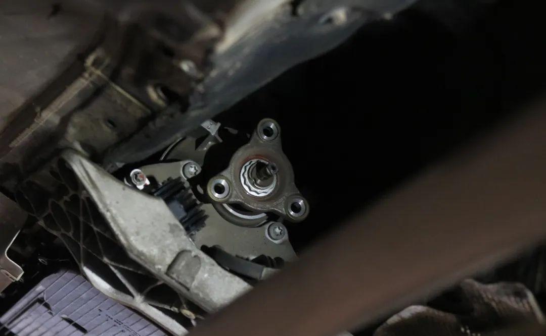 老款宝马730改新款全过程,12年40万公里宝马730翻新