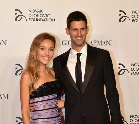 网球名将拒绝接种疫苗，妻子网上还发布假消息，网友：就这水平？