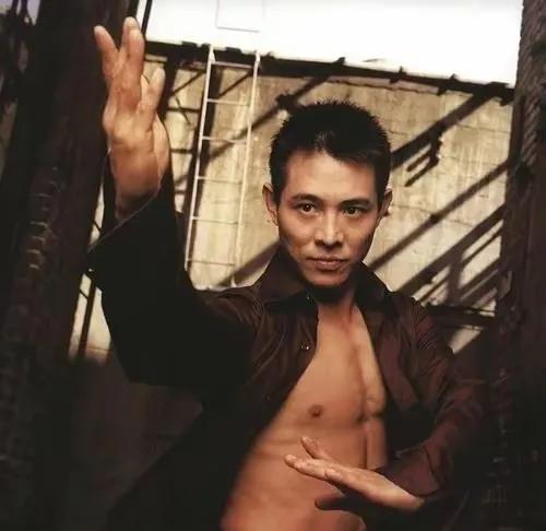 李连杰老了的图片,李连杰近照苍老似老头