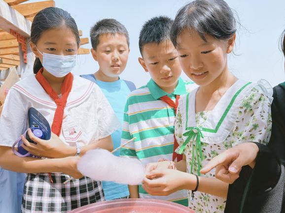 首师大育新华电附中小学部科技节隆重举行