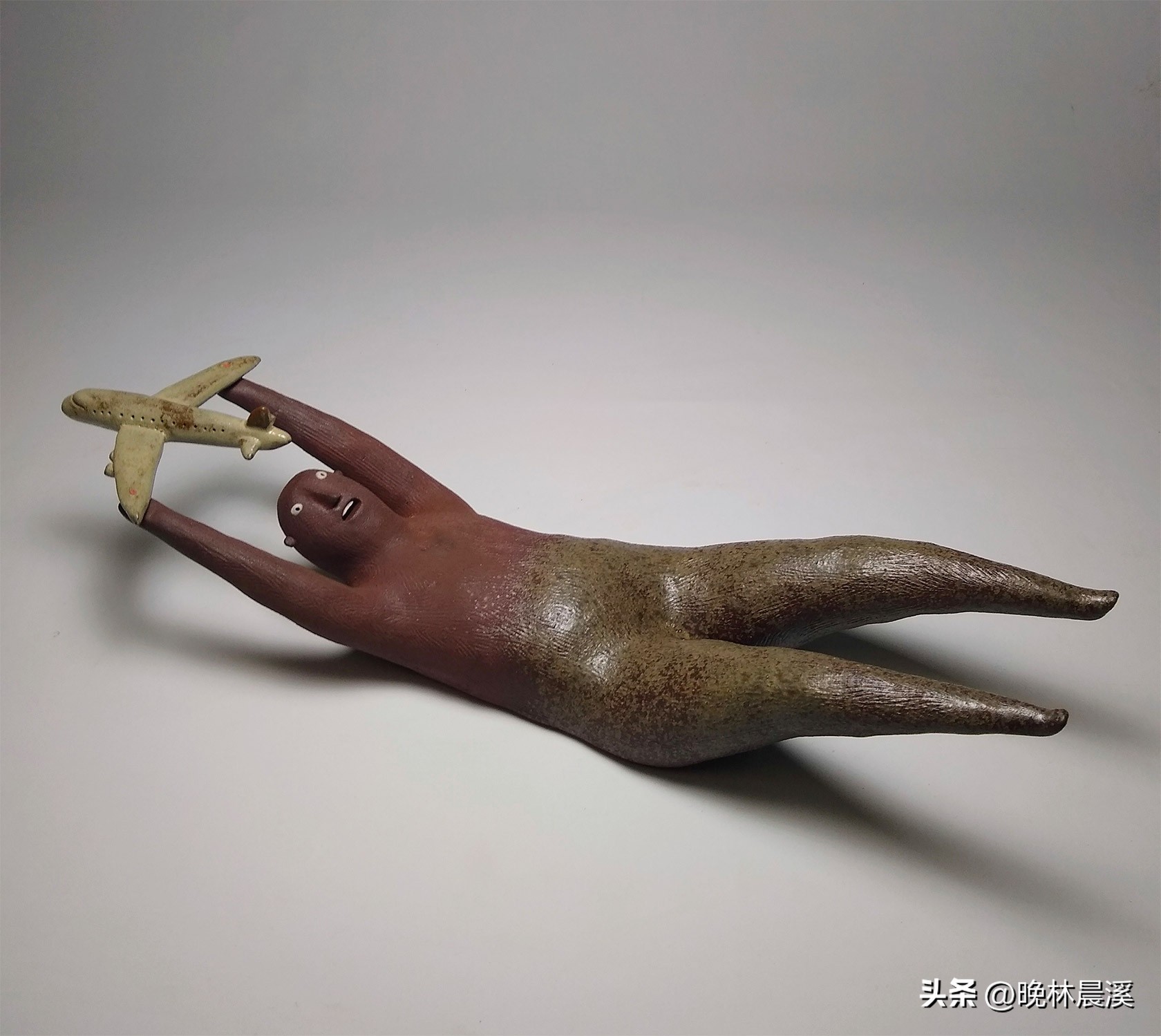 欧美小众雕塑图片,法国铜色陶瓷雕塑