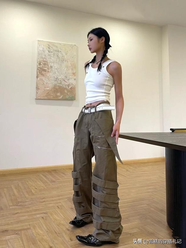 无意间火了的裤子,突然爆火的黑色裤装