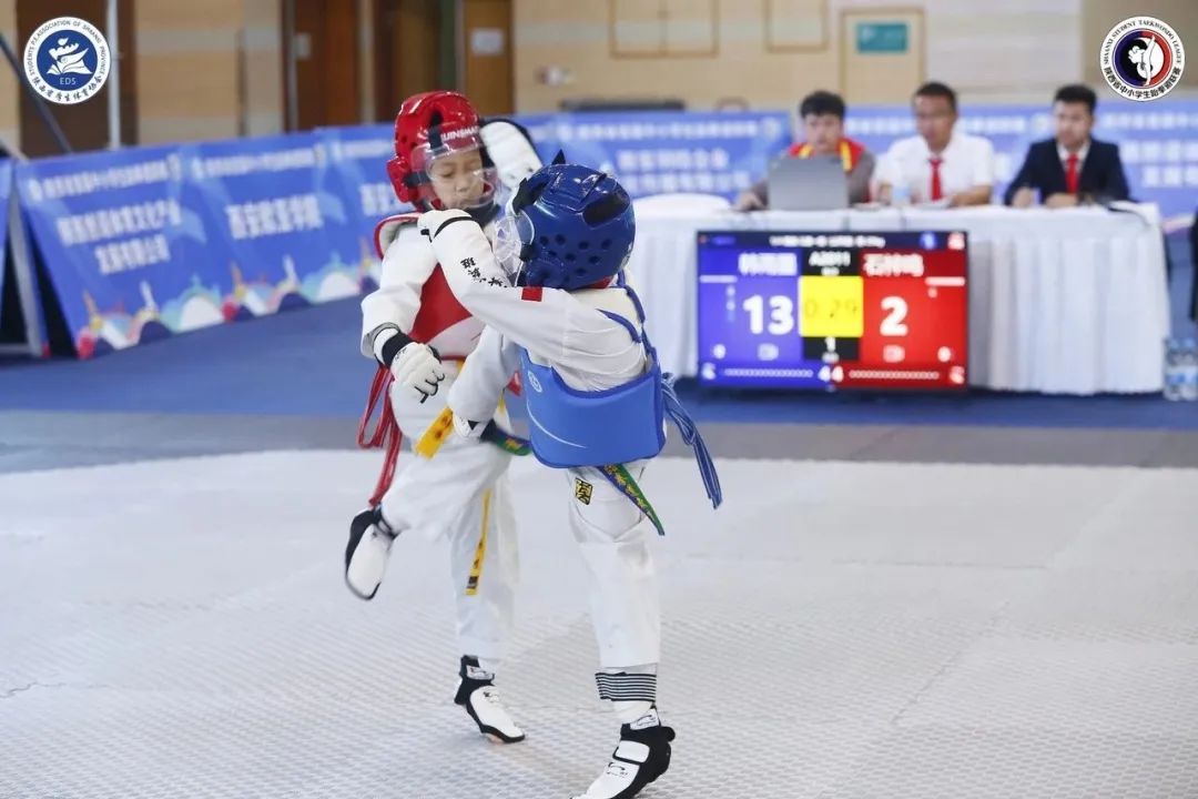 跆拳道小孩夺冠喜报,跆拳道馆比赛获奖喜报模板