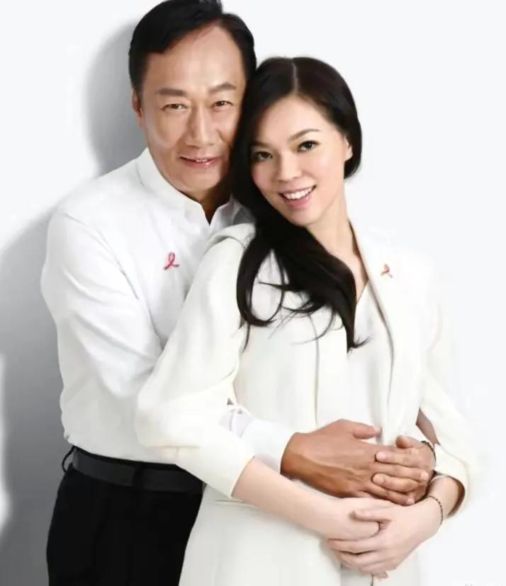 郭台铭:原配离世直呼上帝不公,却转身娶了比儿子大两岁的小娇妻