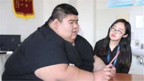 440斤帅小伙一年减去220斤,256斤小伙减掉100斤