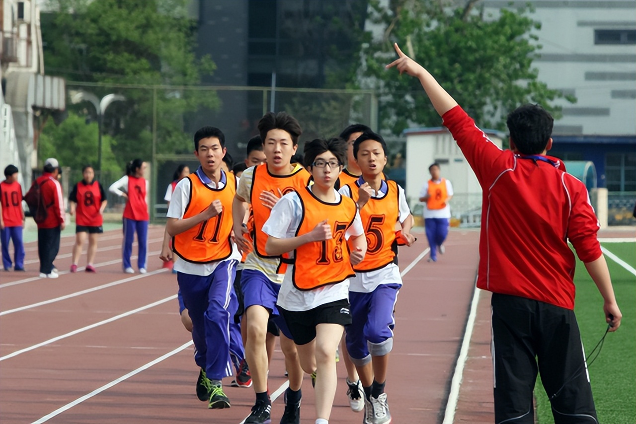 初中生的标准身高应该是多少,2020初中生身高标准对照表