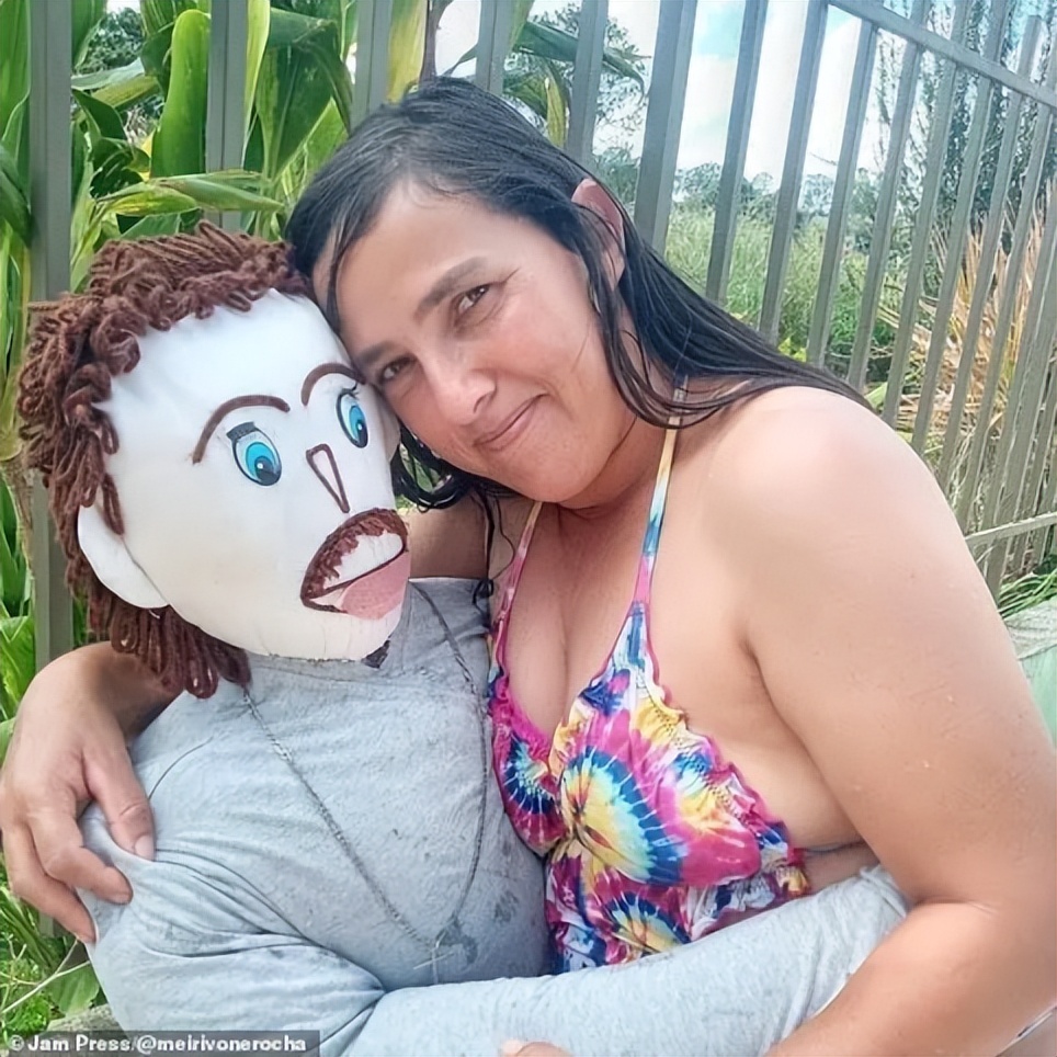 巴西和布娃娃结婚的女子,巴西女孩嫁给布娃娃