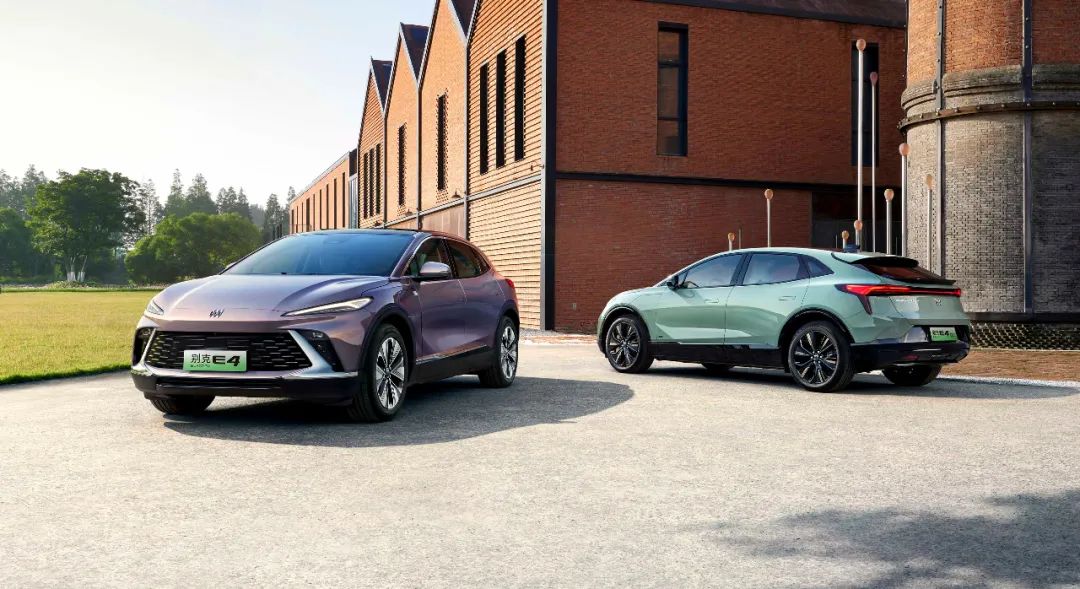 颜值和配置真的能打，别克E4纯电轿跑SUV上市