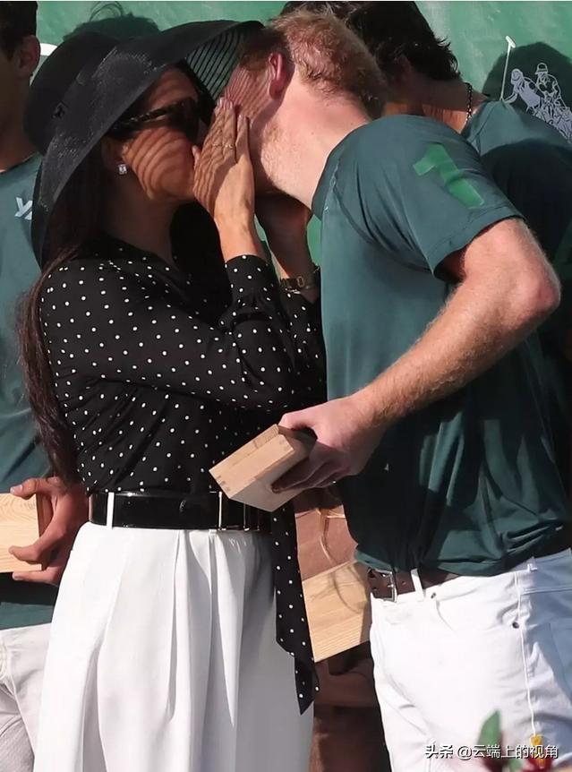 不分场合秀恩爱招人厌，网友劝哈里王子：醒醒吧，这根本不是爱情