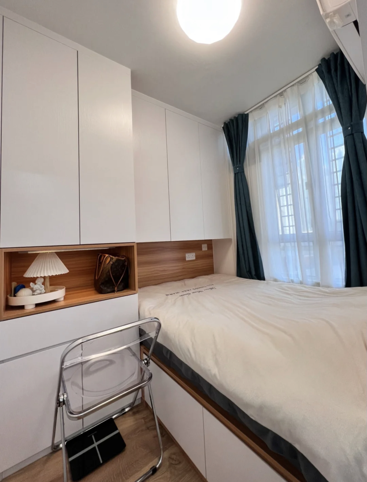 她等了8年,终于租到35㎡“公屋”,花10万装修后,效果太精致了