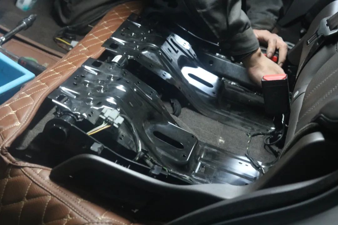 老款路虎揽胜修复,彻底翻新一辆路虎揽胜全过程