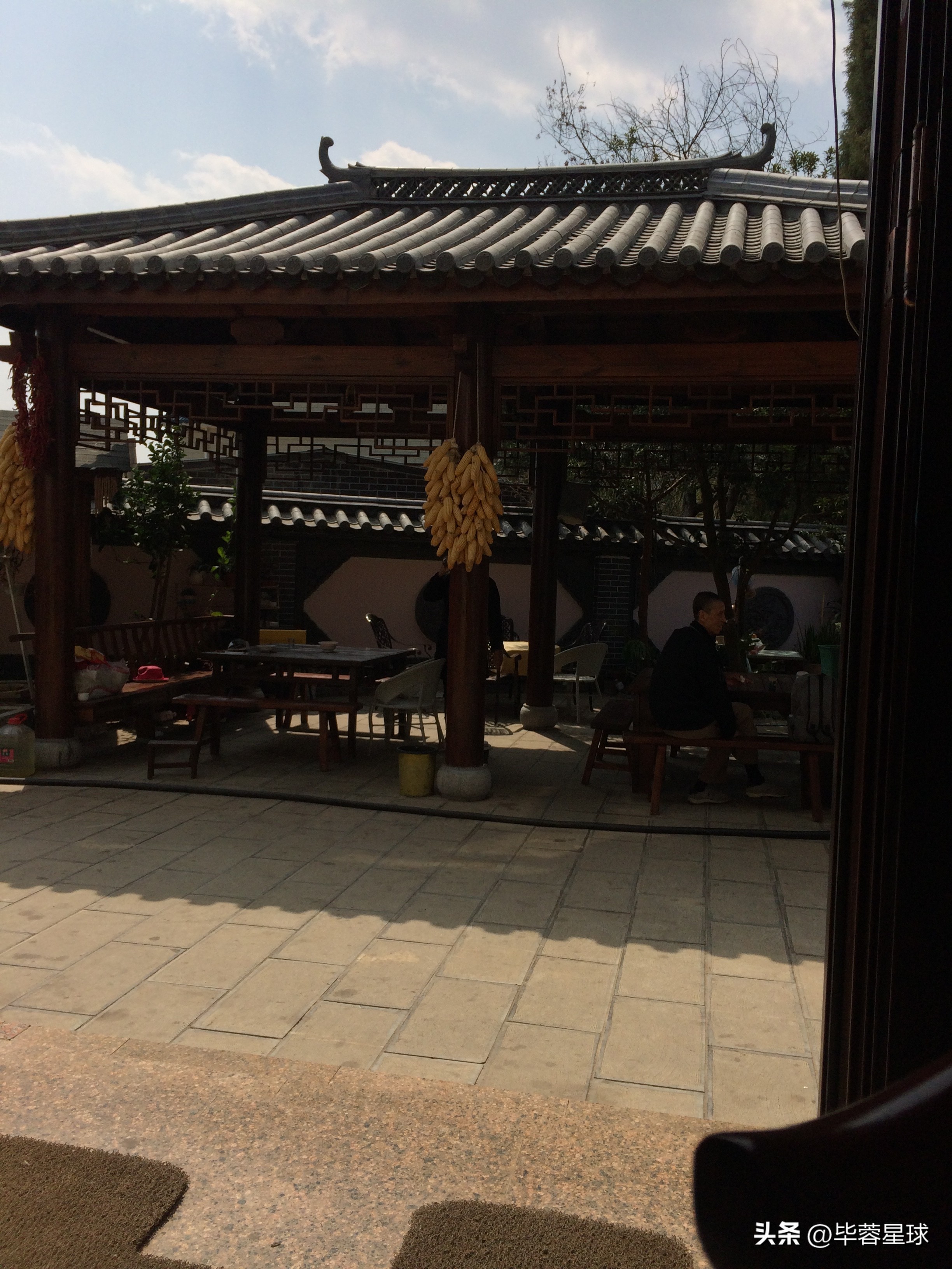 观音山公墓，为外婆下葬的一天，是提醒，是童年青春时代的告别